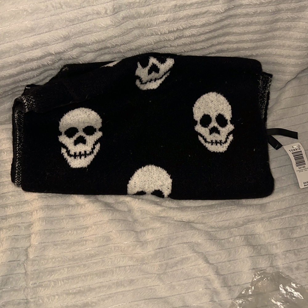 Skull oblong scarf